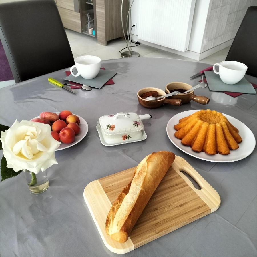 Bed and Breakfast Chez Nadine Valframbert Екстер'єр фото